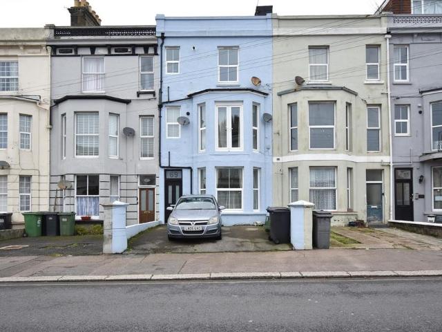 Flat for sale in Broomgrove, Guestling Green