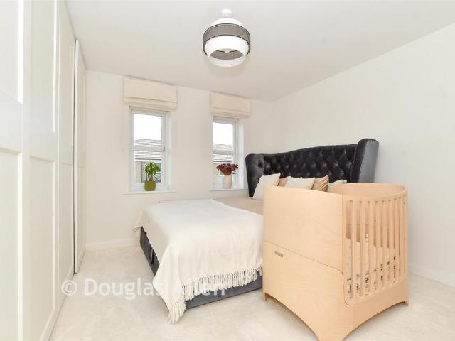Flat for sale in Little Heath, Greater London