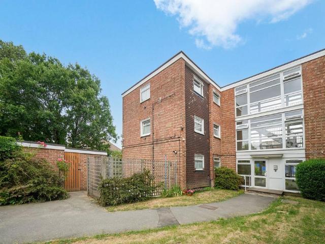 Flat for sale in London Borough of Croydon, Thornton Heath