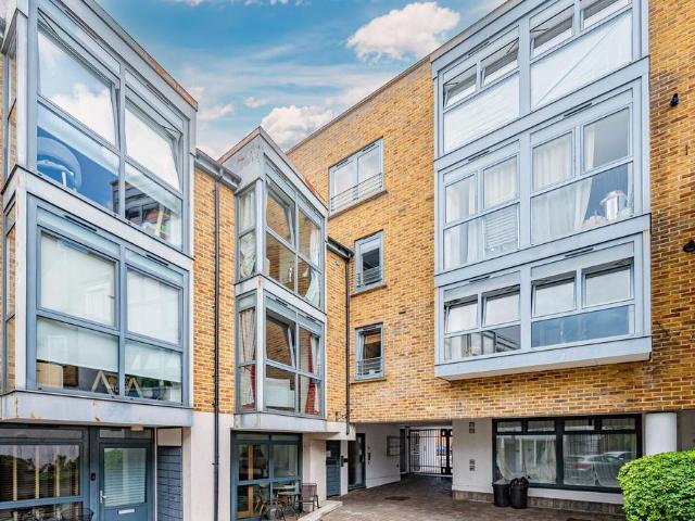 Flat for sale in Dalston, De Beauvoir Town