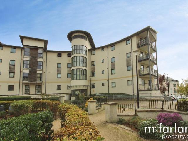 Flat for sale in Okus, Swindon