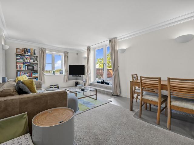Flat for sale in Dulwich, Greater London