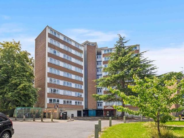 Flat for sale in Southfields, Greater London