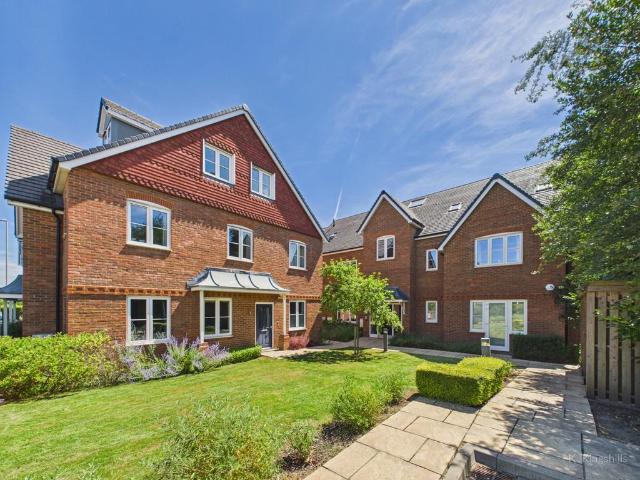 Flat for sale in Penn Bottom, Buckinghamshire