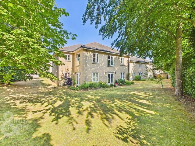 Flat for sale in Bedingfield, Suffolk