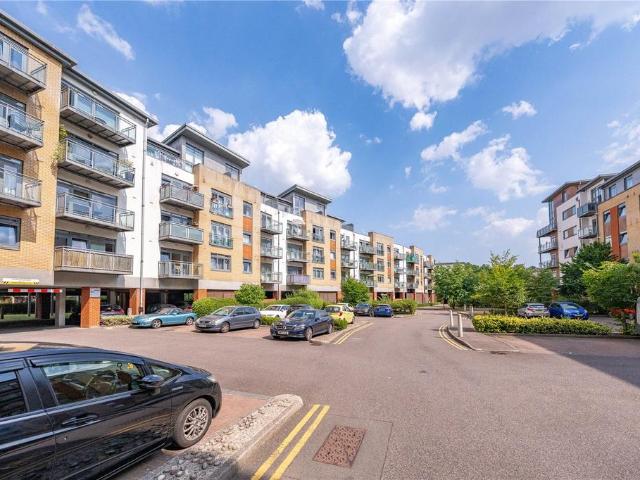 Flat for sale in Midway, Kent