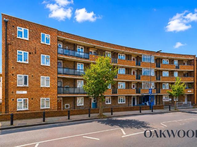 Flat for sale in West Hackney, Greater London