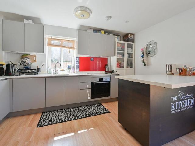 Flat for sale in Bushey