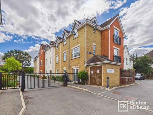 Flat for sale in Sunnymede, Billericay