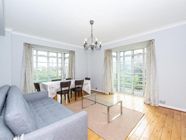 Flat for sale in Marylebone, Greater London