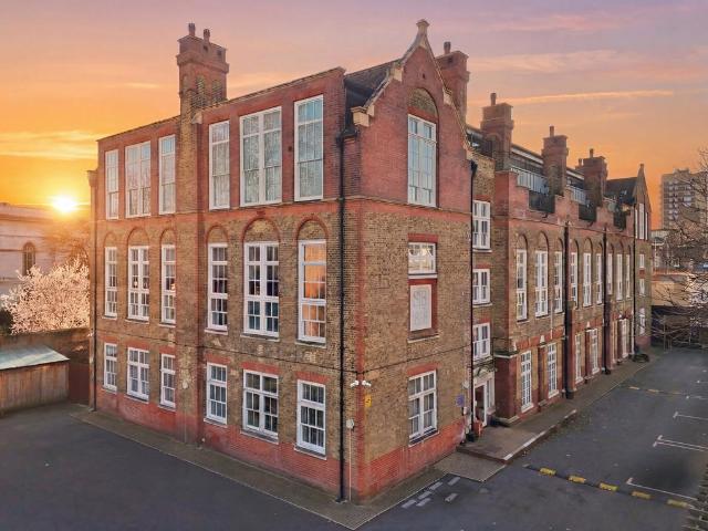 Flat for sale in St. George in the East, Wapping