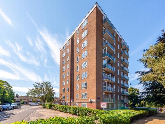 Flat for sale in Well Hall, Greater London