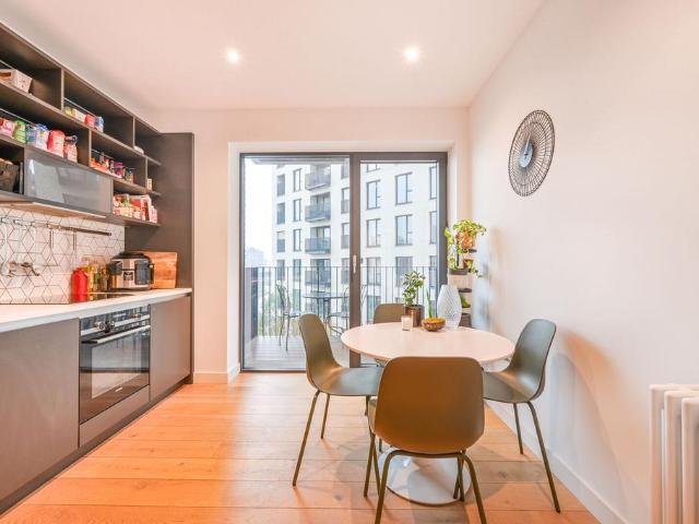 Flat for sale in London City Island, Greater London