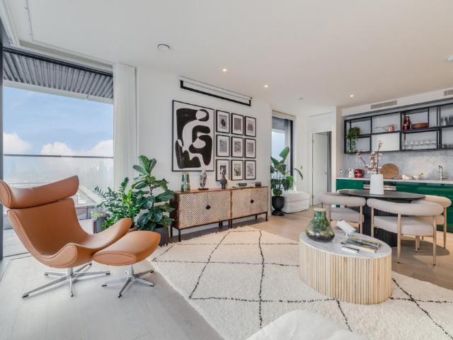 Flat for sale in Canary Wharf, Greater London