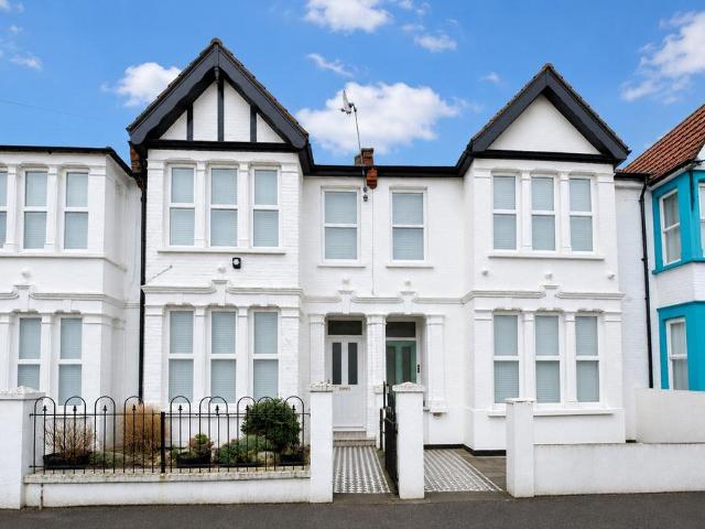 Flat for sale in Milton, Alton Barnes