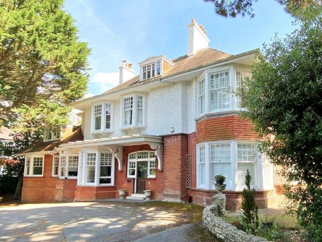 Flat for sale in Bournemouth