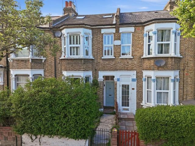 Flat for sale in London Borough of Waltham Forest, Greater London