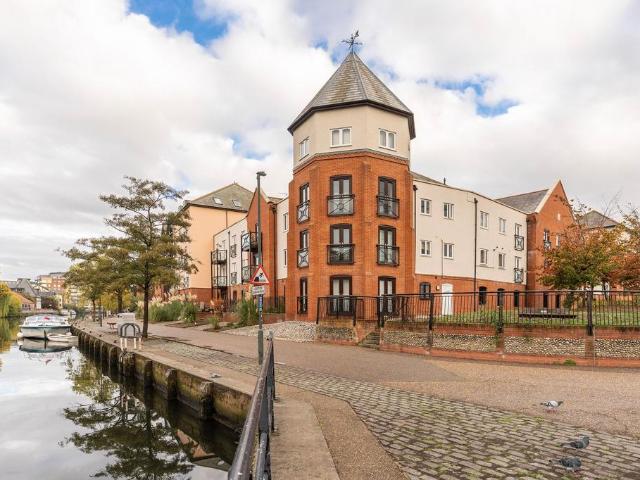 Flat for sale in Lakenham, Norwich