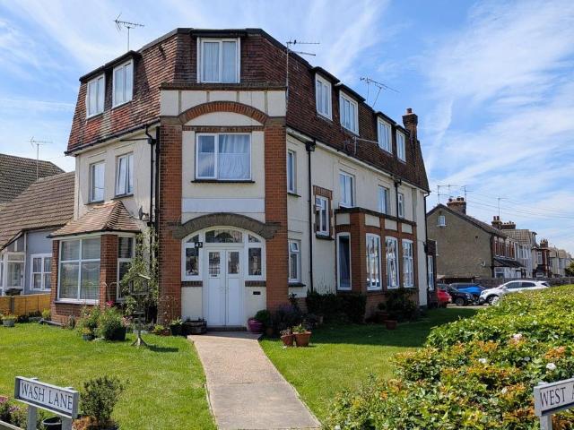 Flat for sale in Dale Hill, Essex