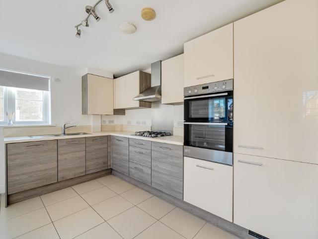 Flat for sale in Woking, Surrey