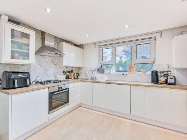 Flat for sale in Paddington, Greater London