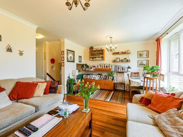 Flat for sale in Hayes, Greater London