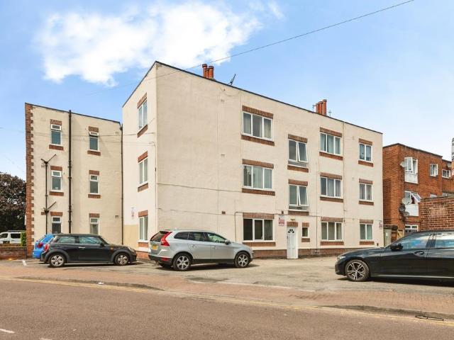 Flat for sale in Abbey Park, Barton In Fabis