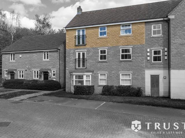 Flat for sale in Dewsbury, West Yorkshire