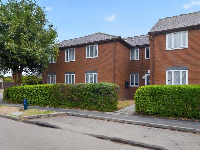 Flat for sale in Hatfield, Fretherne