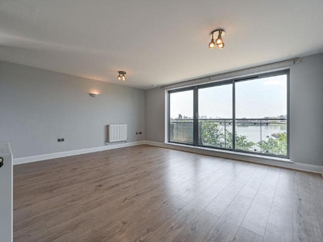 Flat for sale in Greater London