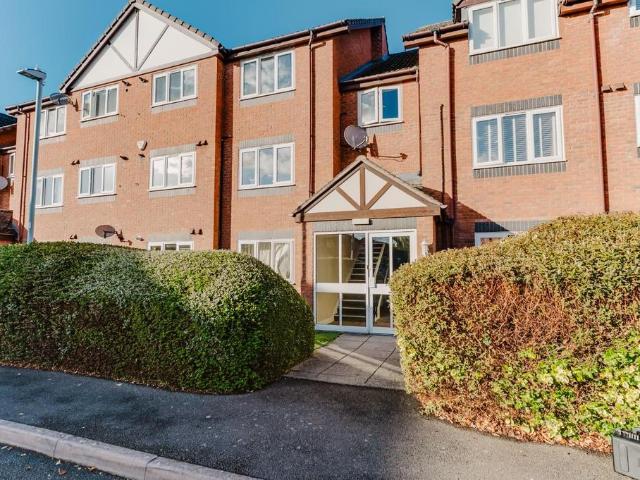 Flat for sale in Whitnash, Warwick