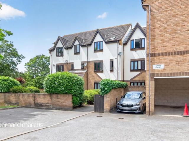 Flat for sale in Colindale, Greater London