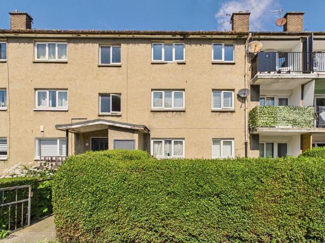 Flat for sale in Clermiston, Scotland