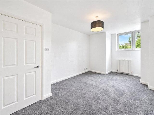 Flat for sale in London Borough of Croydon, Thornton Heath