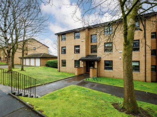 Flat for sale in Langside, Scotland