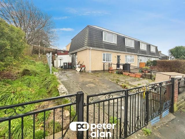 Flat for sale in Crumlin, Wales