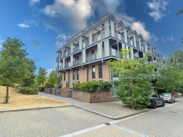 Flat for sale in Milton Keynes