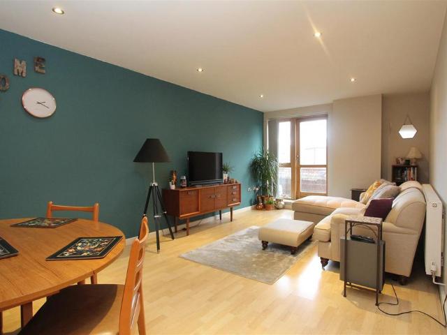 Flat for sale in West Yorkshire