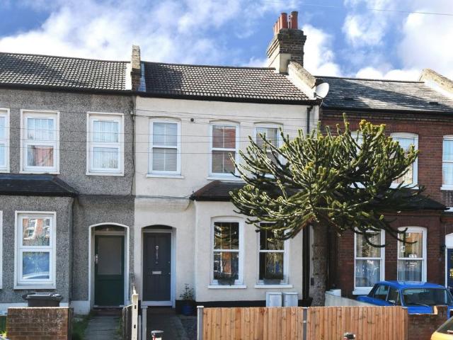 Flat for sale in London Borough of Lewisham, Bell Green