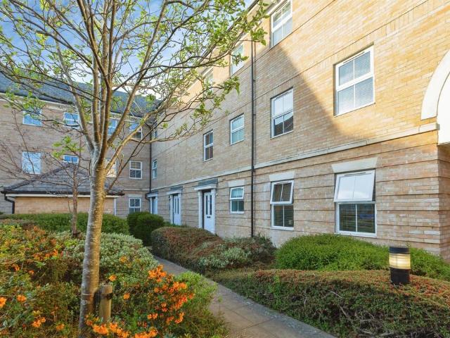 Flat for sale in Leighton-Linslade, Leighton Buzzard