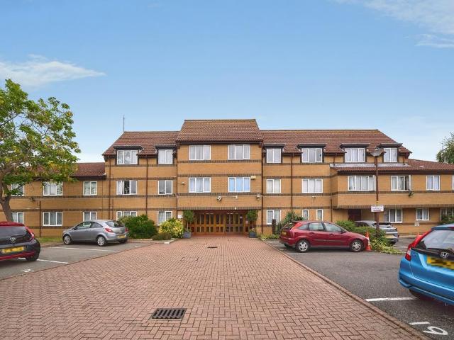 Flat for sale in London Borough of Redbridge, Greater London