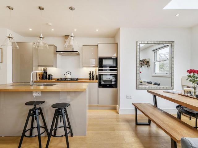 Flat for sale in Fulham, Greater London