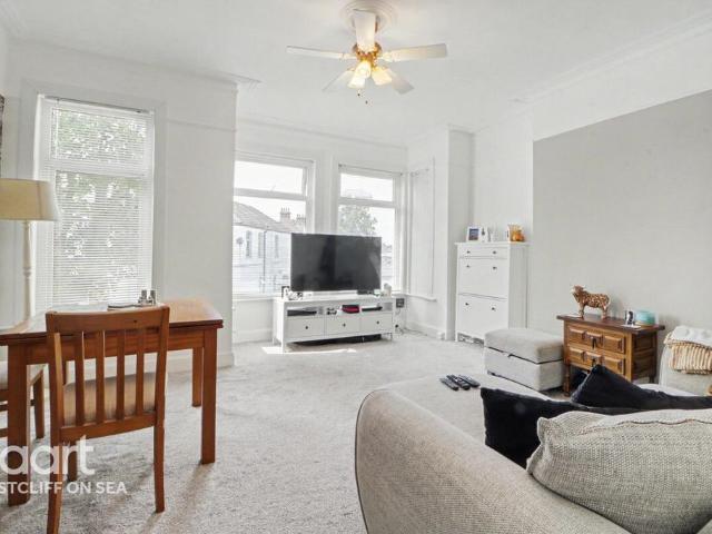 Flat for sale in Milton, Alton Barnes