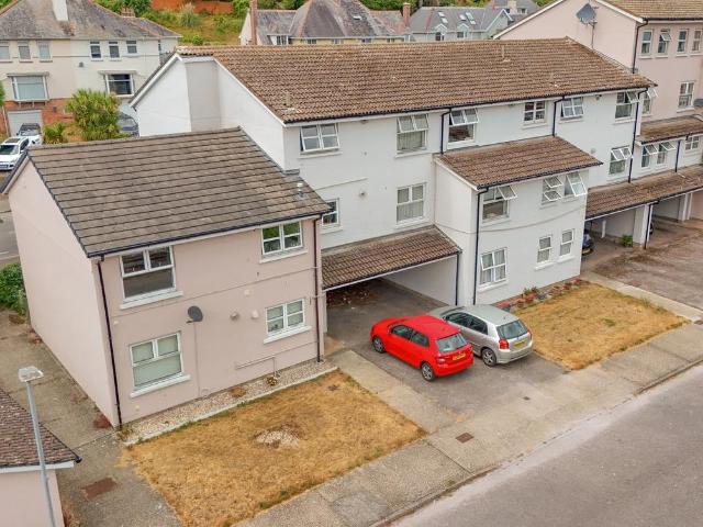 Flat for sale in Goodrington, Livermead