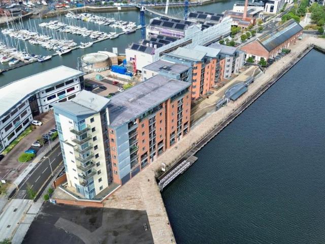 Flat for sale in SA1 Swansea Waterfront, Nangreaves