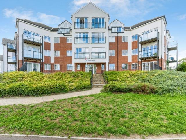 Flat for sale in Cauldwell, Bedford