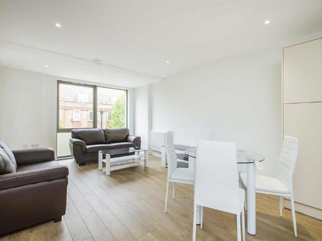 Flat for sale in South Lambeth, Isle Of Man