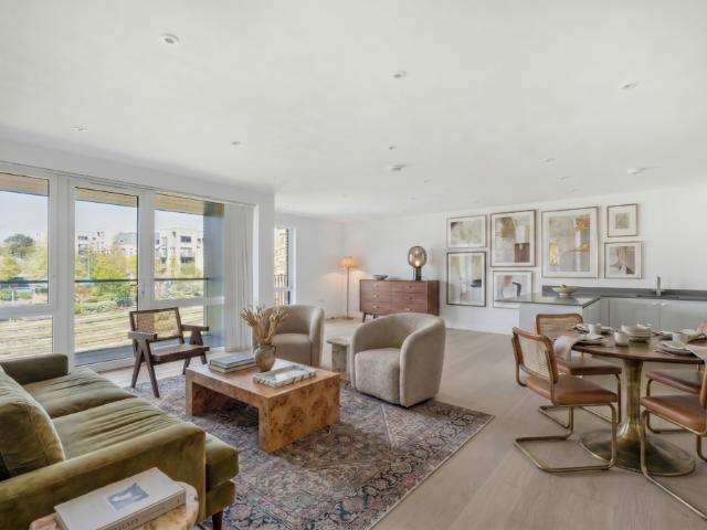 Flat for sale in West Finchley, Greater London
