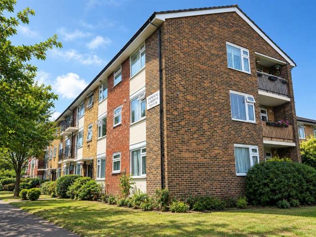 Flat for sale in London Borough of Merton, Mitcham