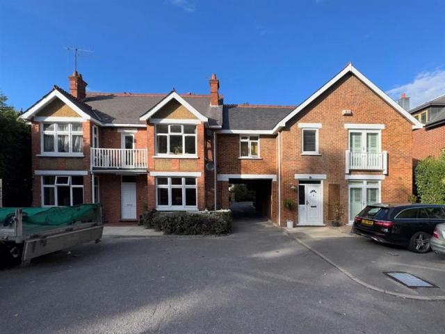 Flat for sale in Chavey Down, Winkfield
